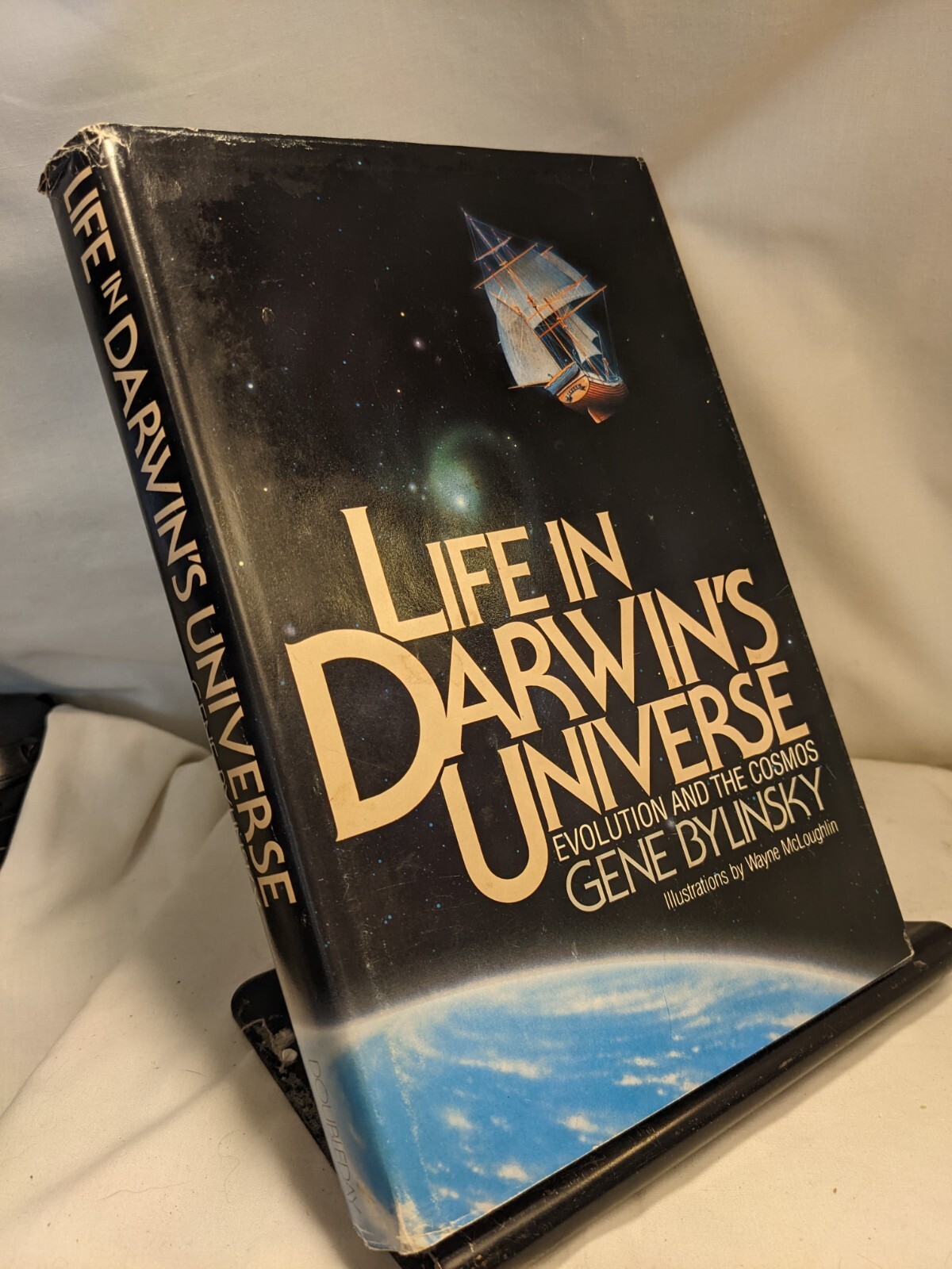 Life in Darwin's Universe : Evolution and the Cosmos by Gene Bylinsky 1981 1st e