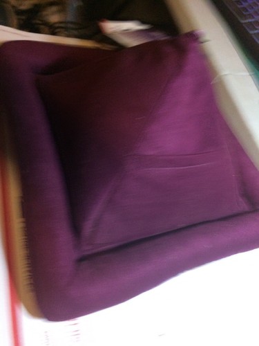 Hog Wild Peeramid Bookrest iPad Notebook Holder Pillow, Burgundy