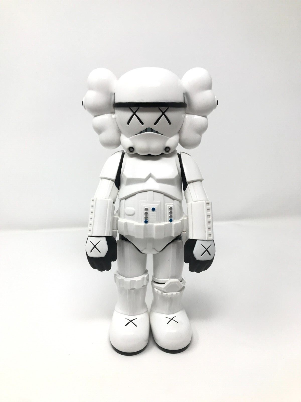 2008 - KAWS x Star Wars Medicom - Stormtrooper Companion 2008 - KAWS x Star Wars Medicom - Stormtrooper Companion