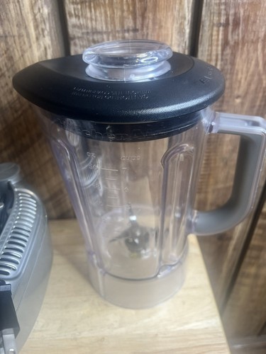 KitchenAid Blender -KSB560CU0- Silver/Gray 7 Cup Very Good Condition