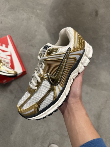 GOLD 30.新品、箱ありNIKE AIR ZOOM VOMERO14 $_57.JPG?set_id=8800005007