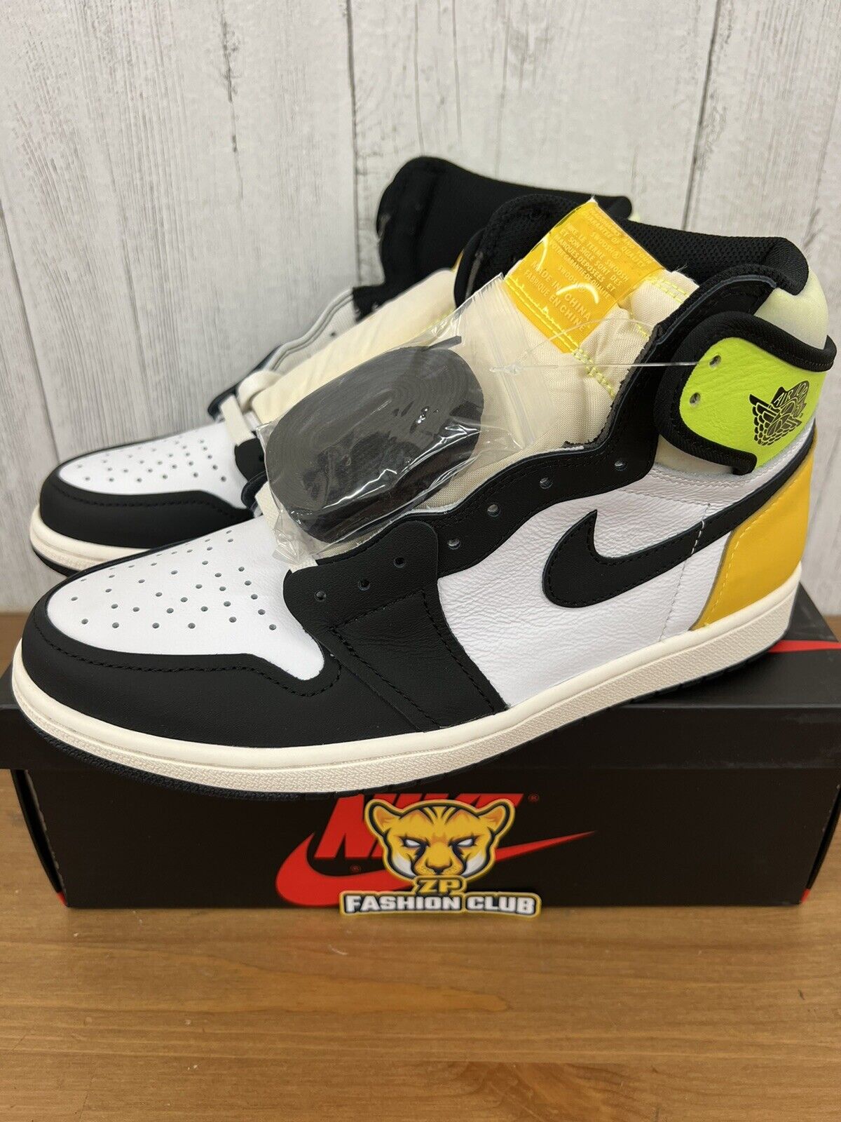 Air Jordan 1 Retro High OG Shoes White Volt MENS 555088-118 Air Jordan 1 Retro High OG Shoes White Volt MENS 555088-118