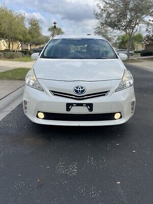 Owner 2013 Toyota Prius V Wagon White FWD Automatic