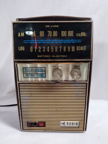 Vintage Robin Solid State Radio De Luxe Instant Sound Model Vintage Robin Solid State Radio De Luxe Instant Sound Model