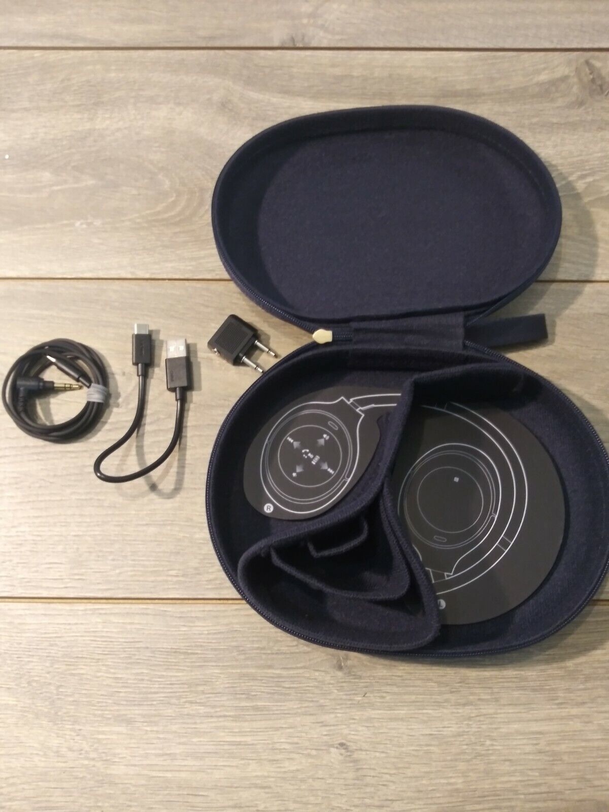 Sony OEM Hard Headphone Case w/ Complete Accessories for WH Sony OEM Hard Headphone Case w/ Complete Accessories for WH