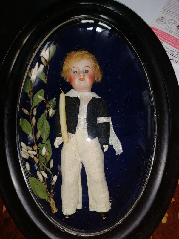 MÃ©Daillon Ancien Avec Jole Communiant En Porcelaine  Sous Cadre En Verre Xix