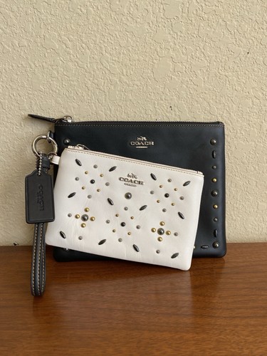 うどん粉フレームバッグ Coach VIP Studded Wristlet Pouch Set Glovetanned Leather
