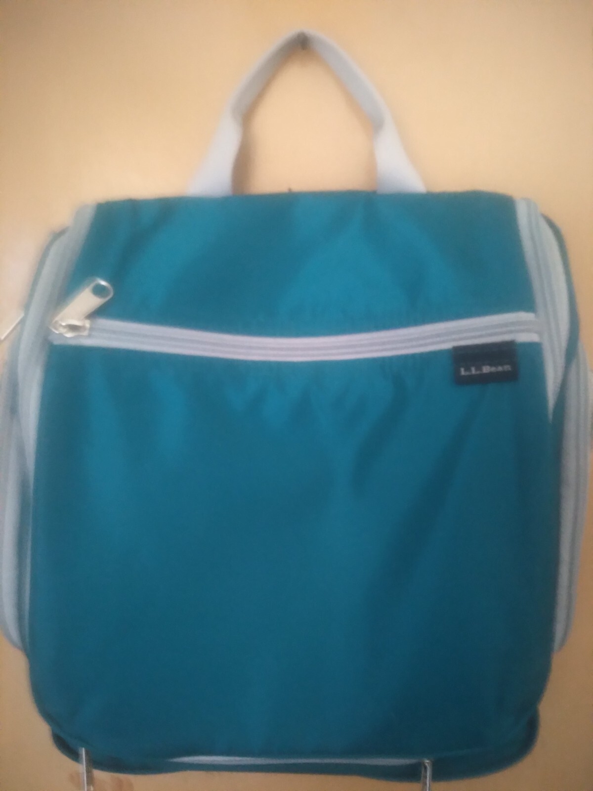 L L BEAN HAND HELD TRAVEL BAG