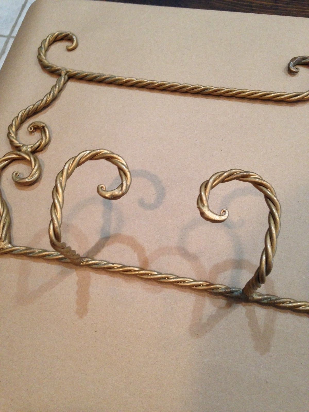 gold plate holder for 2 plates / attractive style