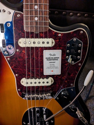 Fender Made in Japan Traditional 60s Jaguar 3-Color Sunburst Fender Made in Japan Traditional 60s Jaguar 3-Color Sunburst