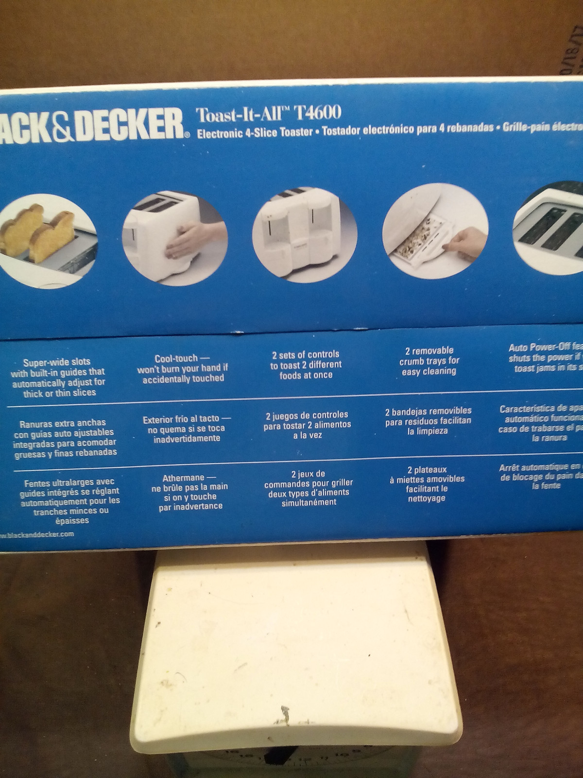 BLACK & DECKER TOAST-IT-ALL 4-SLICE TOASTER MODEL#T- 4600