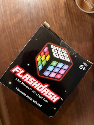Flashdash Flashing Cube Electronic Memory Brain Game 4-in-1 STEM - New in Box