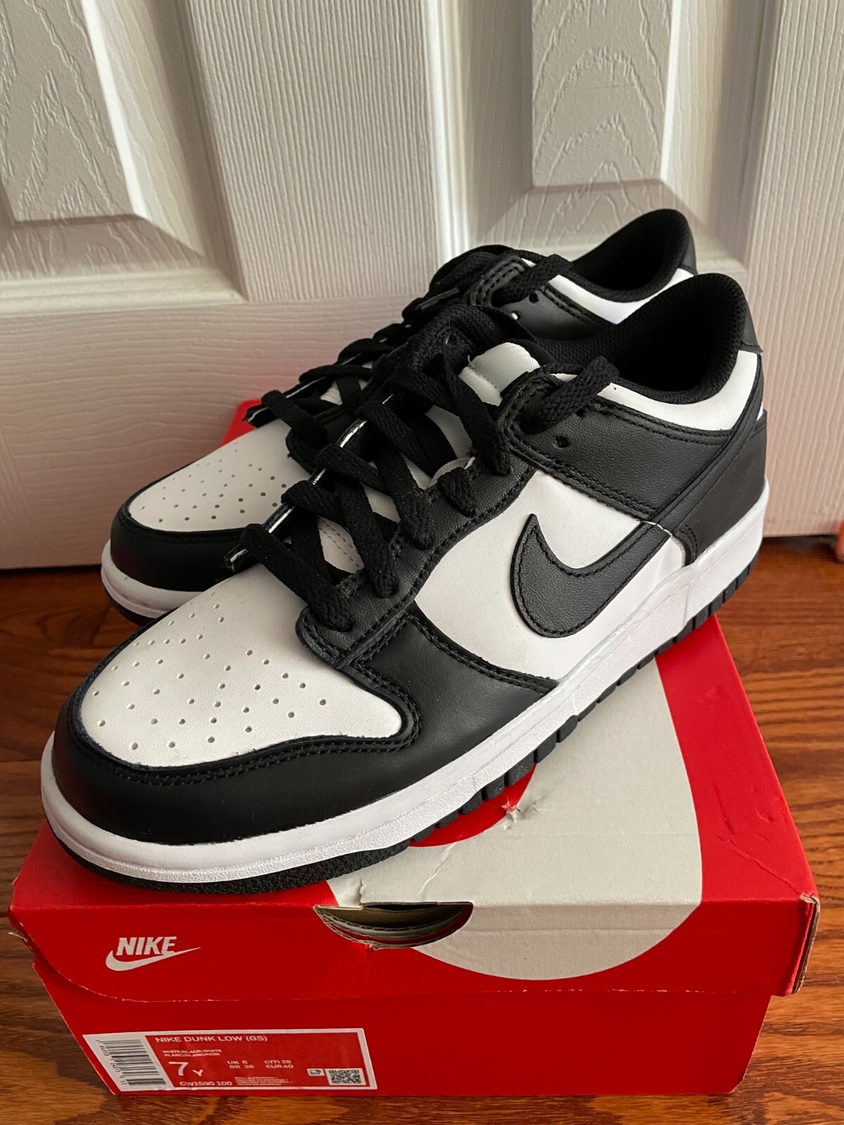 Nike Dunk Low Panda GS 7y / 8.5 Women BRAND NEW CW1590-100 Nike Dunk Low Panda GS 7y / 8.5 Women BRAND NEW CW1590-100