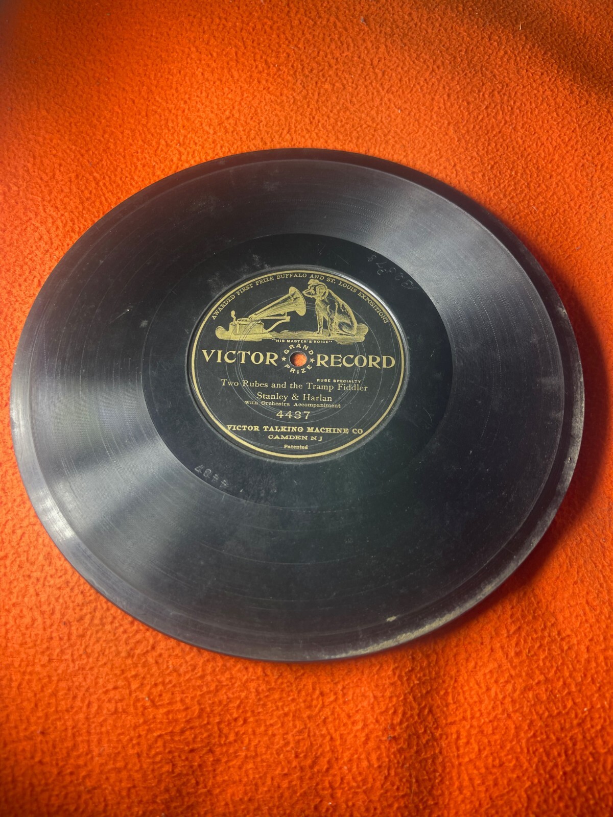 VICTOR GRAND PRIZE Record 78 rpm 4437 TWO RUBES & THE TRAMP