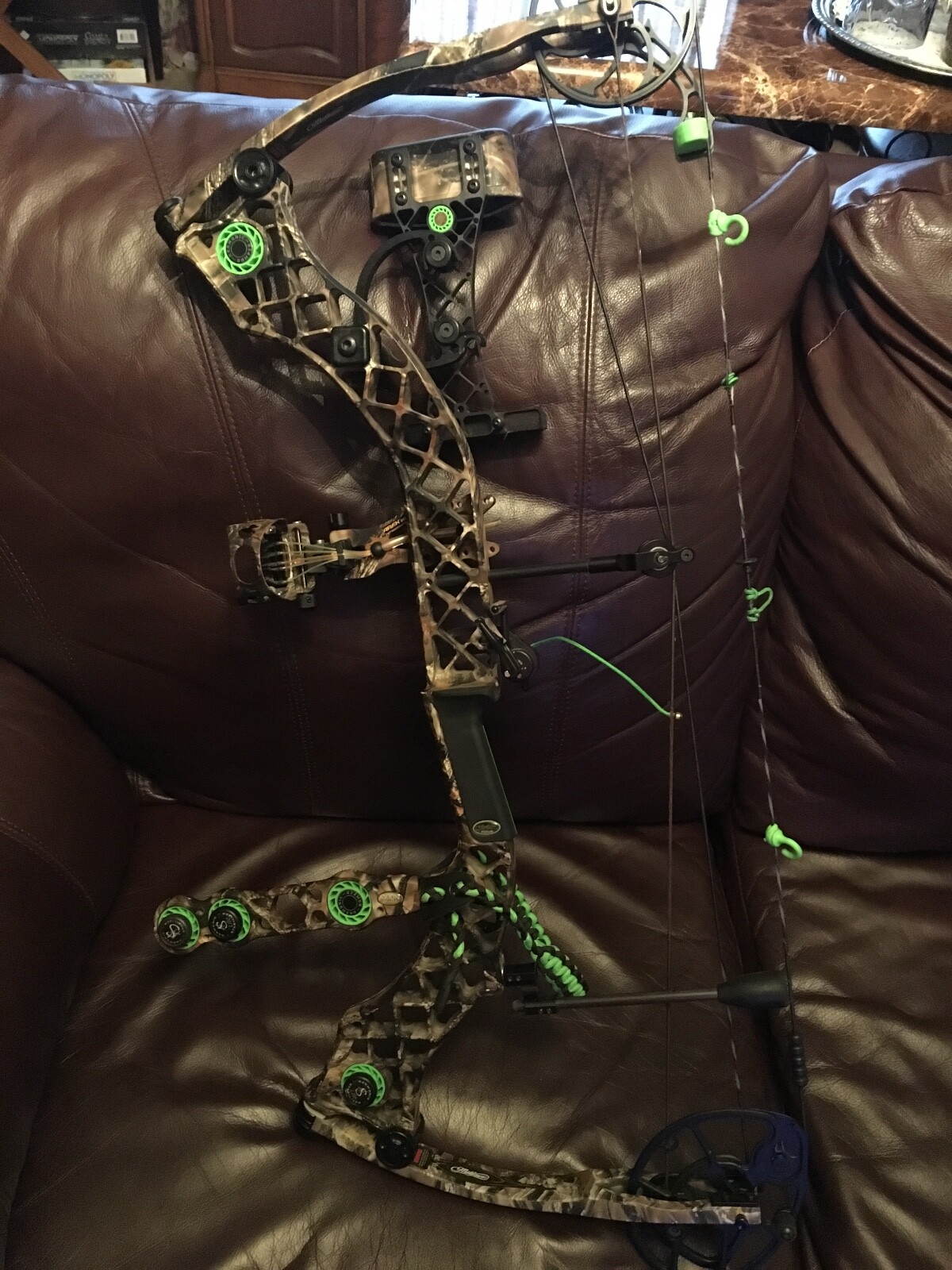mathews heli m RH compound bow, very good condition. comes with everything.