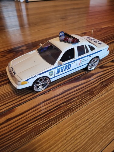 1:24 Diecast Ford crown Victoria police interceptor NYPD