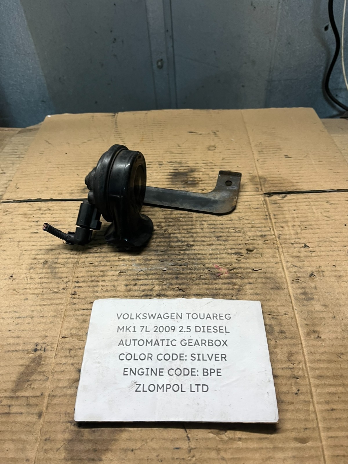 Volkswagen Touareg Mk1 7L 2009 2.5 Diesel - Off Side Front Signal Horn 7L6951186