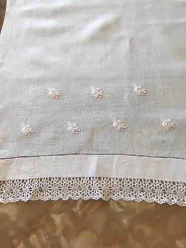 Vintage Embroidered Hand Towel, White, Floral, Lace Trim, Farmhouse,  21 x 33