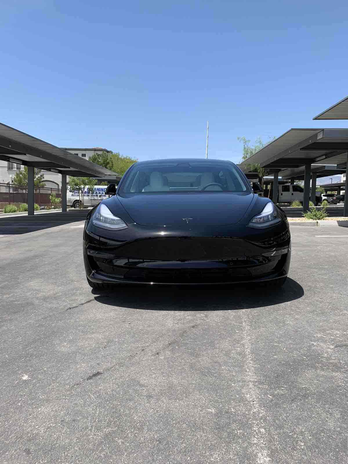 Tesla 2020 for sale. Exterior color : Black.