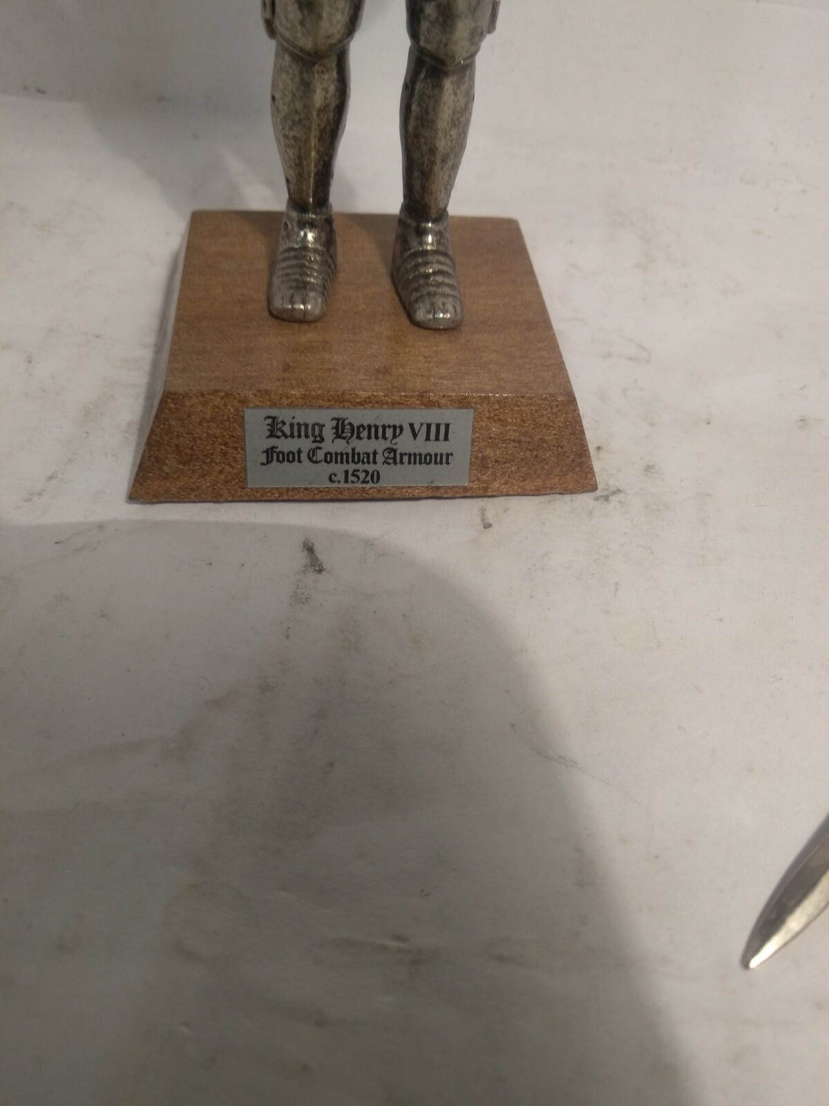 KING HENRY VIII FOOT COMBAT ARMOUR METAL STATUE