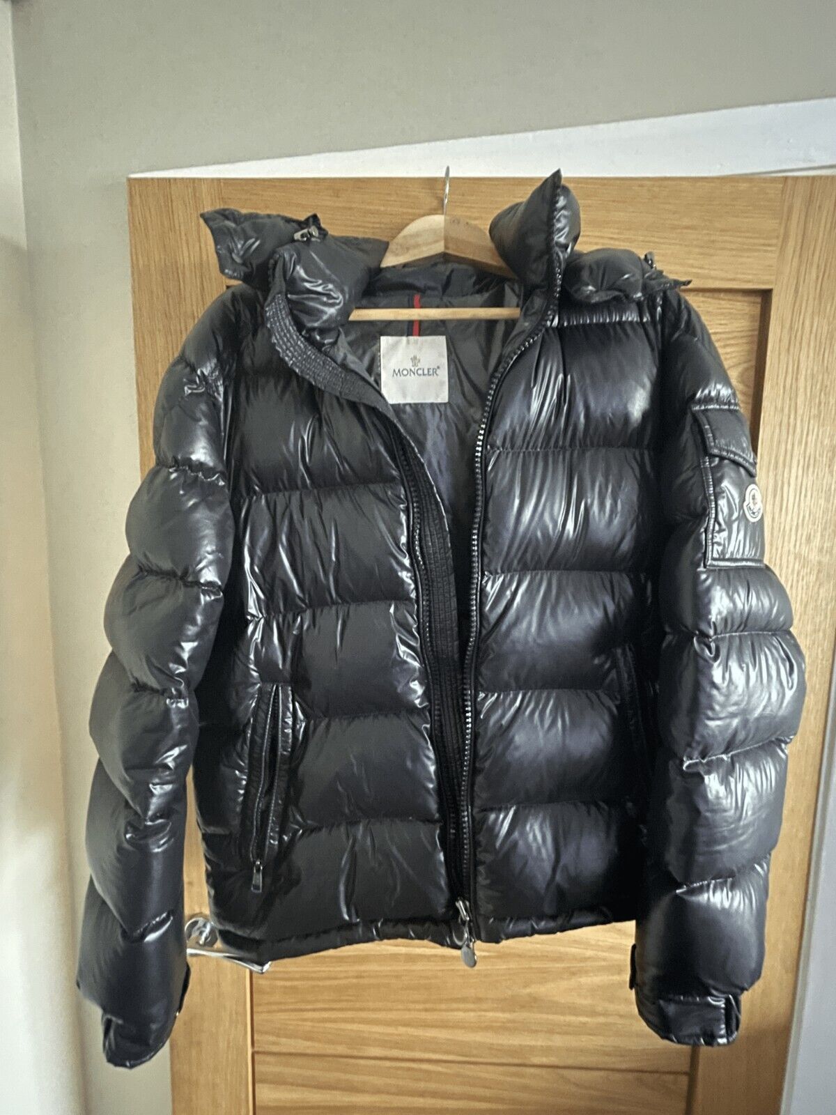 Moncler Maya Short Down Jacket Size 3 Gloss Black used | eBay Moncler Maya Short Down Jacket Size 3 Gloss Black used | eBay