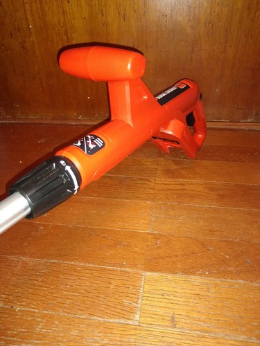 Black & and Decker NST2118 18v Volt Cordless String Trimmer Weed Eater Very Nice