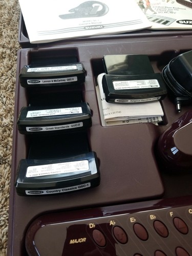 Suzuki QC-1 Q Chord Digital Songcard Guitar w/ Hard Case, manual & 4 Cartridges
