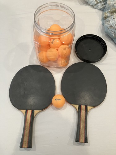 Tennis Ping Pong Paddles Red And Black + 17 Balls/container.