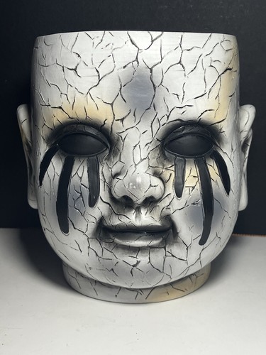 BABY DOLL HEAD PLANTER • HALLOWEEN CANDY HOLDER CRYING ZOMBIE BABY HEAD NEW 2023