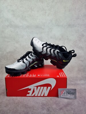 Nike air vapormax plus black volt white hot sale