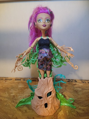 MONSTER HIGH 2016 TREESA THORNWILLOW GROWING GARDEN GHOULS DOLL