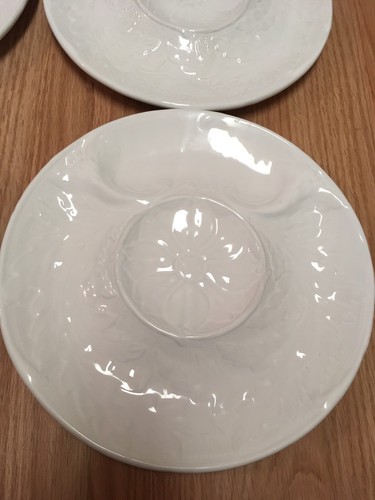Set of Four 4 Williams Sonoma White Blac de Chine Majolica Artichoke Plates