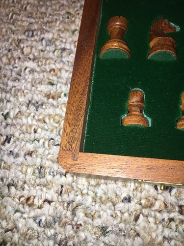 Beautiful Wooden Chess Set - Board w./inlays,Wooden pieces,Magnetic board/pieces