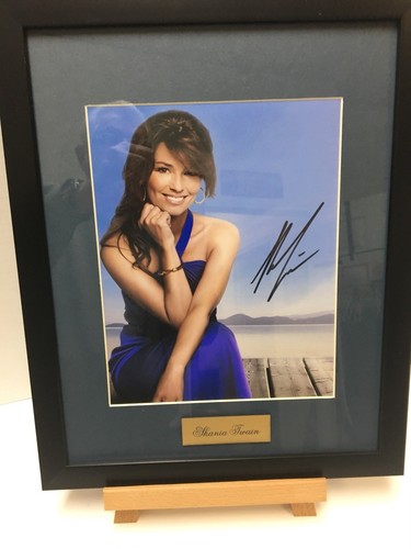 SHANIA TWAIN SIGNED PICTURE!!       Plus Signed Zippo Lighter By Her Rare Find!