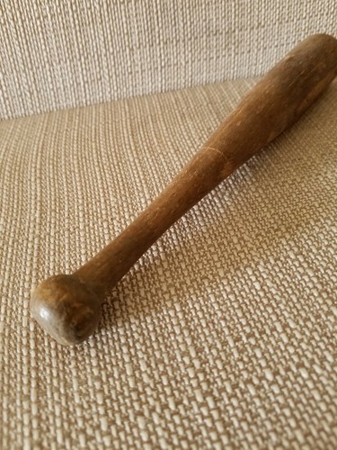 VINTAGE FAT BARREL WOOD MINATURE BASEBALL BAT  7 3/4