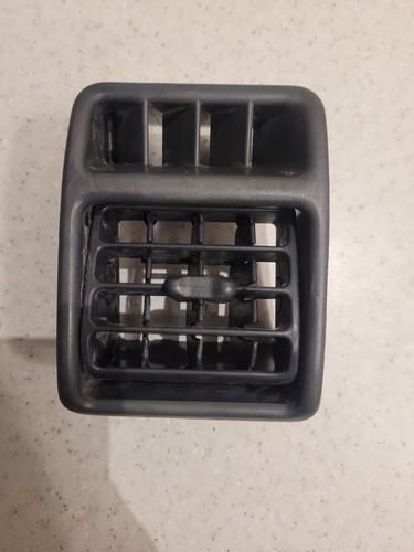 Geo Tracker Suzuki sidekick 92-95 Dash Vent Right sideSide