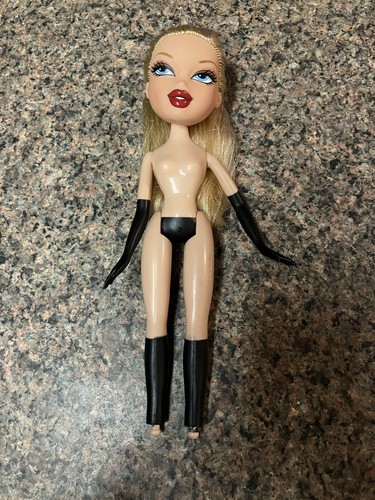 Bratz Doll Chole Blonde Hair Black Arms Gloves Legs Boots MGA 2001 Neck Back 15