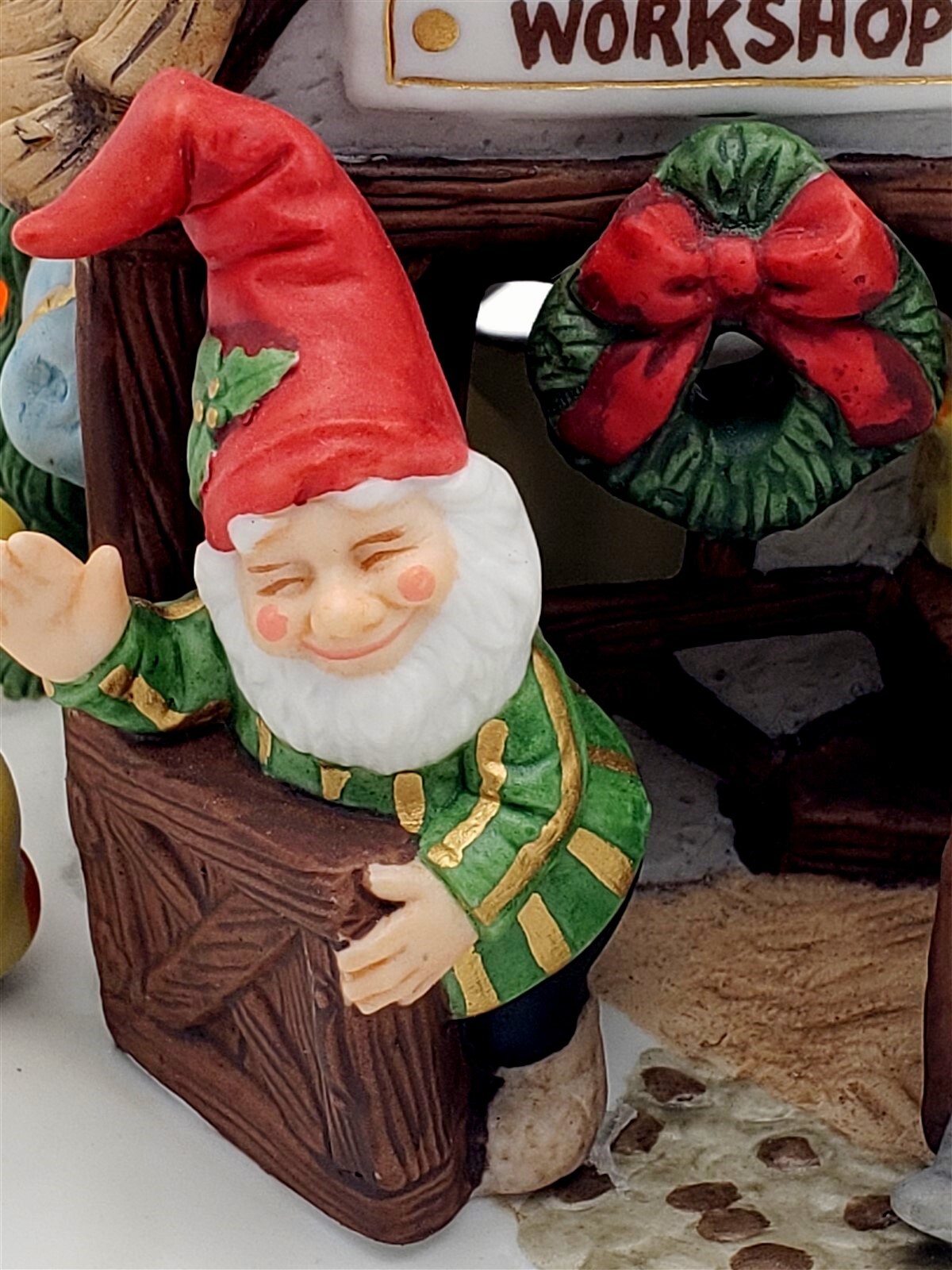 FITZ & FLOYD Holiday Hamlet Toymaker's Workshop - Illuminated