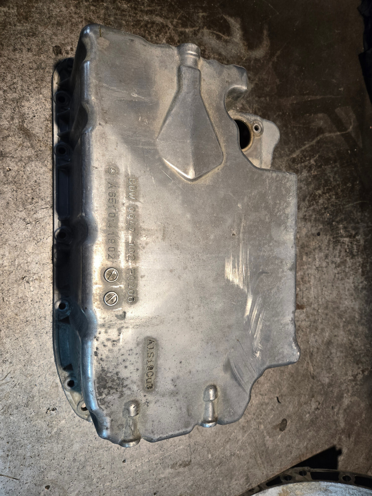 NEW MERCEDES BENZ SPRINTER W906 ENGINE OIL LOWER PAN A6510100313 OEM - Picture 1 of 8
