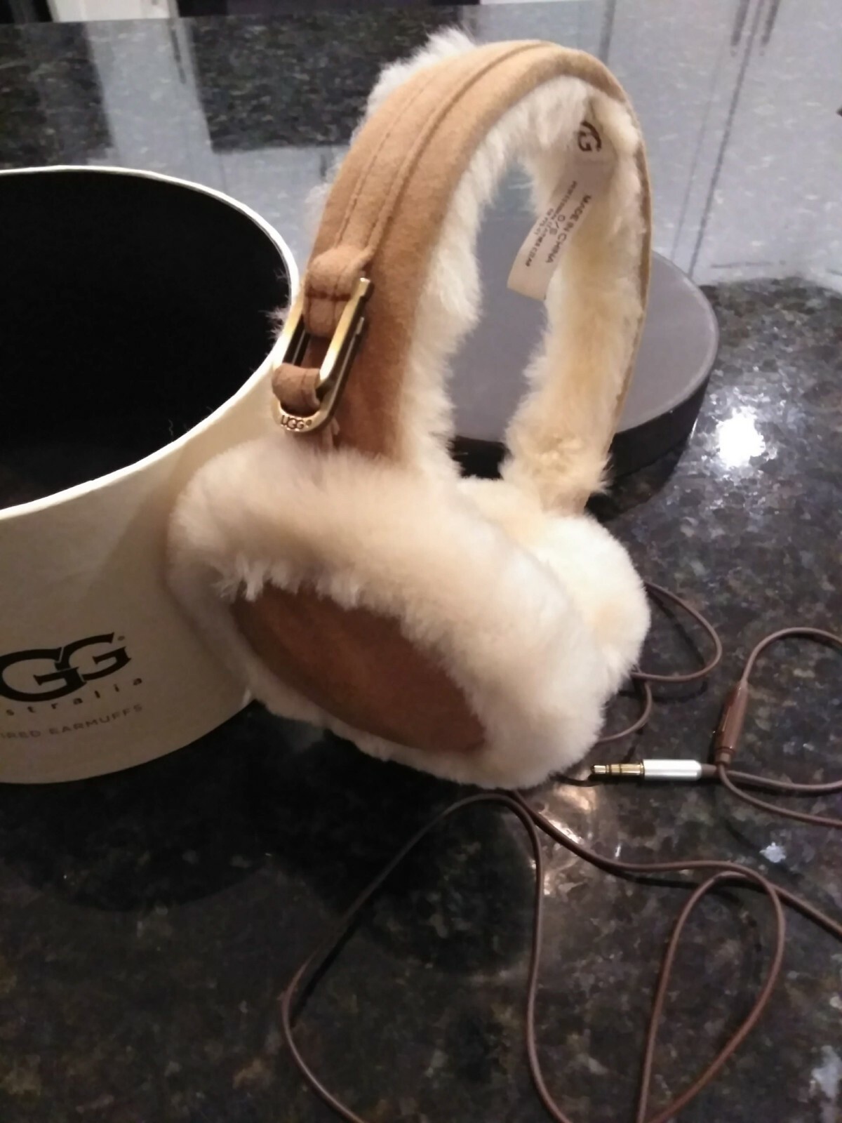 UGG Australia Chestnut Wired Earmuffs w Speaker in Box