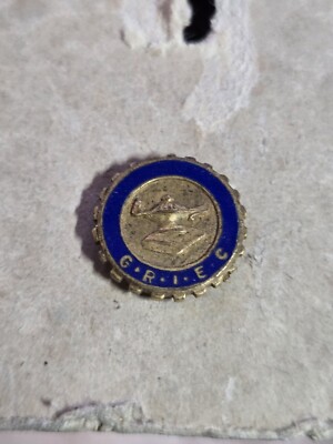 Small Vintage Gold Tone GRIEC screwback Enamel Pin L2