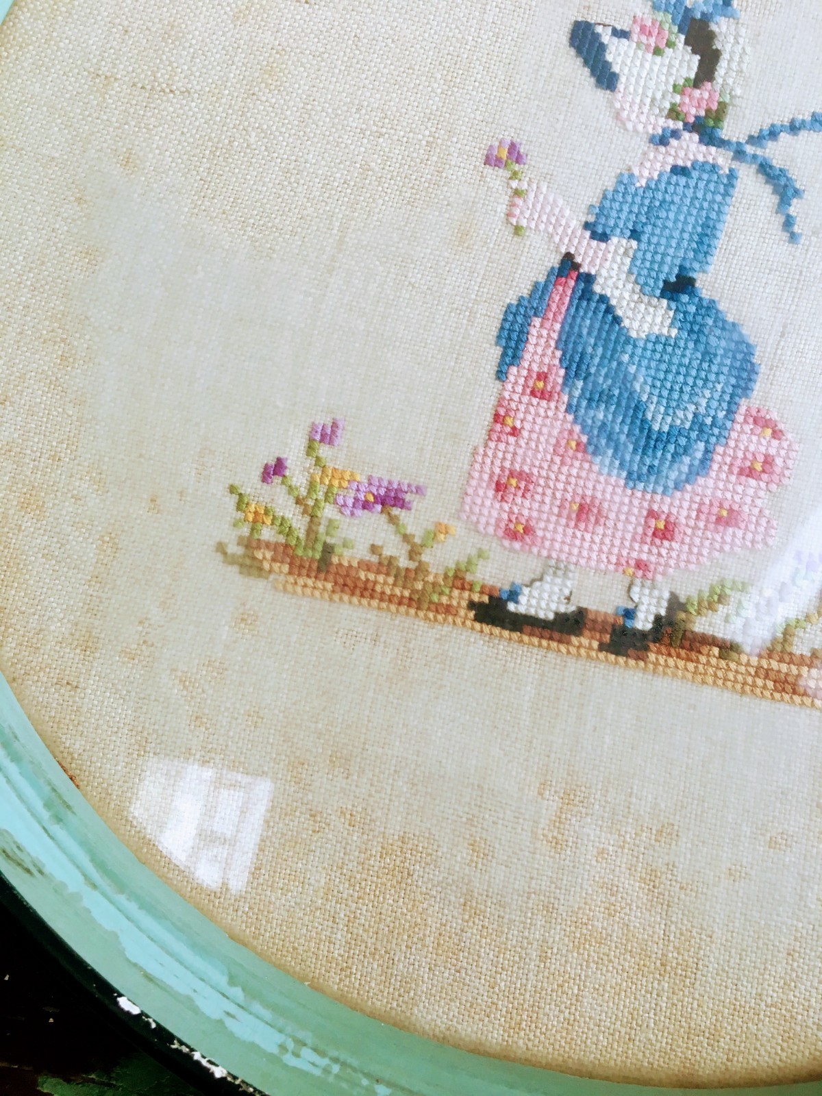 Antique Green Shabby Wood Round Tray With Needlepoint Victorian Lady W/Glass