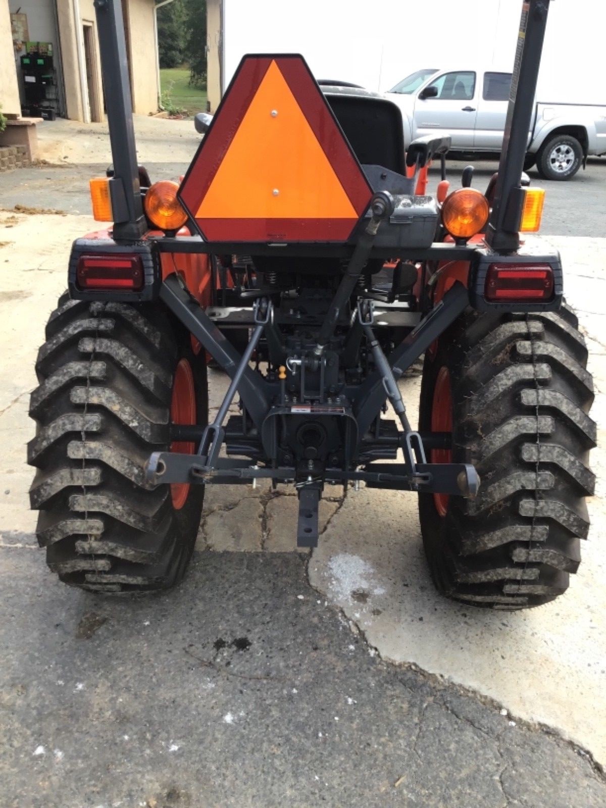 (ONLY 7 HOURS) 2014 Kubota B2650 4x4 Front End Loader Tractor