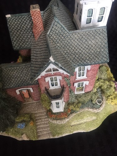 Lilliput Lane 1992 Winnie's Place Landmark Cottage - 1,587 of 2,000