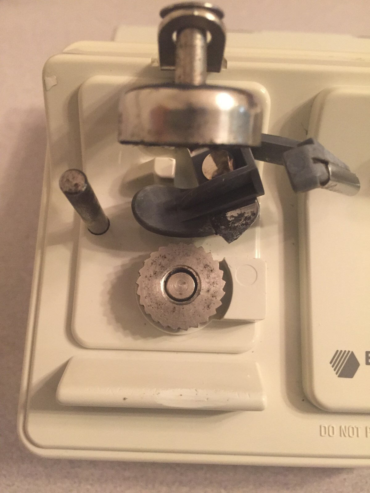 Black & Decker Spacemaker Under Cabinet Can Opener EC60G Type 1