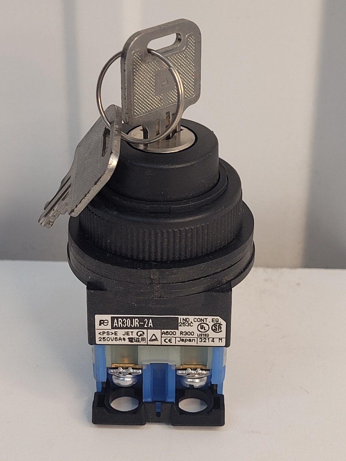 cherry　ReFa DUO リファデュオ　シリアルナンバー有 Fuji AR230JR Keyed Selector Switch AR30JR-2A 2-Postioned New