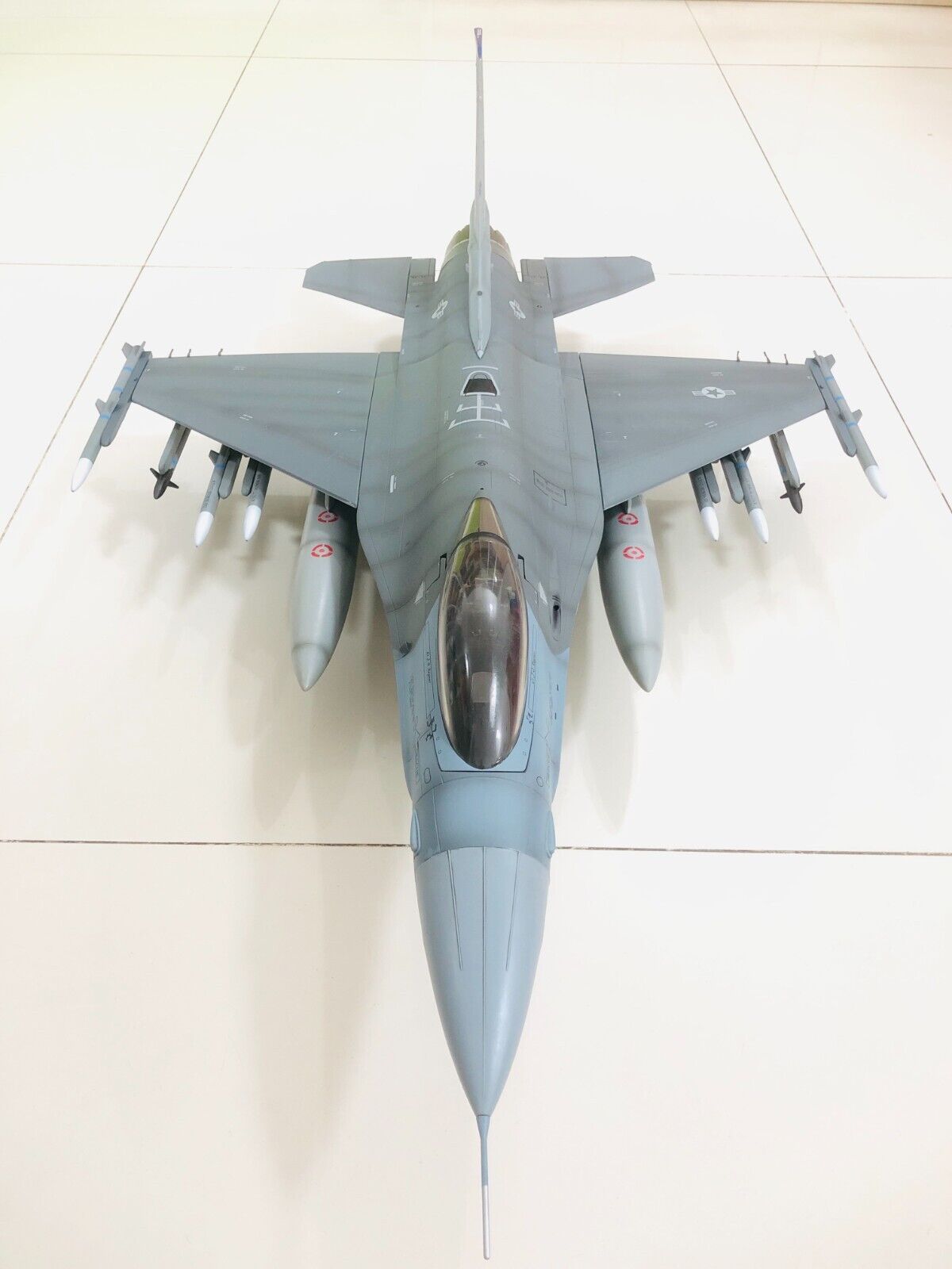 Custom kit 1:18 BBI Elite Force F16 multiple pylon w/dual Custom kit 1:18 BBI Elite Force F16 multiple pylon w/dual