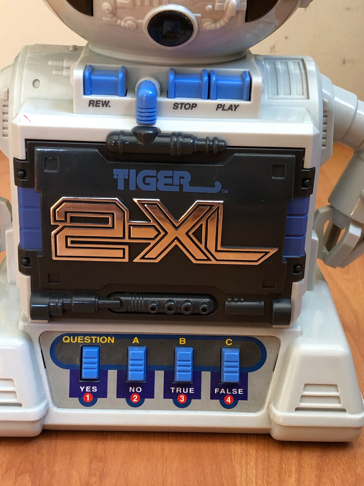 [可動品]TIGER ELECTRONICS 2XLロボット型カセットプレーヤー TIGER ELECTRONICS 2XL ロボット型カセットプレーヤー FOR SALE