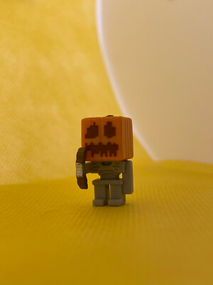 New Minecraft MINI-FIGURES Series 4 OBSIDIAN - SKELETON ( WITH PUMPKIN HELMET )
