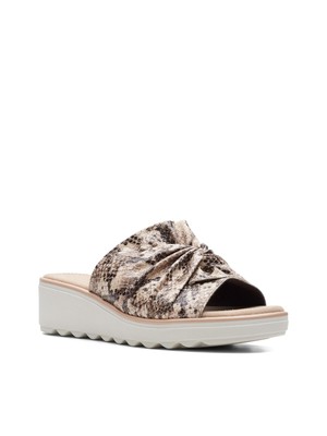 

КОЛЛЕКЦИЯ ОТ CLARKS Женские бежевые босоножки Jillian на танкетке 1 дюйм, 7,5 Вт, Бежевый, 26152442